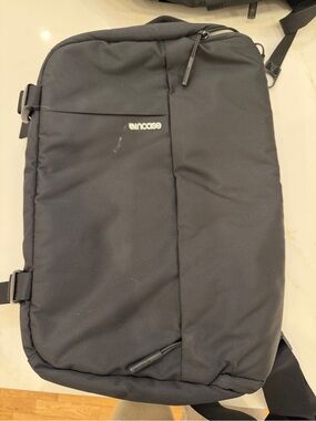 Incase Black Compact Sling Messenger Bag